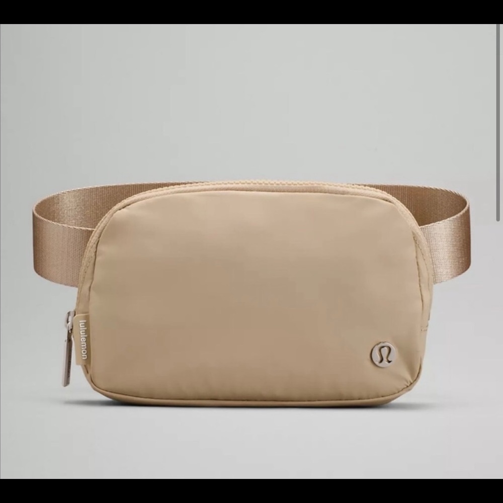 NWT Lululemon Everywhere belt bag